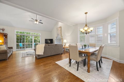 Tiny photo for 725 Kingsbrook Glen Gln, Glen Ellyn, IL 60137 (MLS # 12485263)
