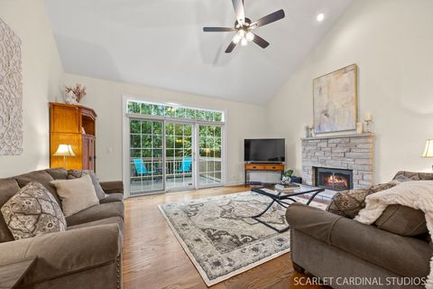 Tiny photo for 725 Kingsbrook Glen Gln, Glen Ellyn, IL 60137 (MLS # 12485263)