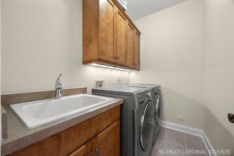 Tiny photo for 725 Kingsbrook Glen Gln, Glen Ellyn, IL 60137 (MLS # 12485263)