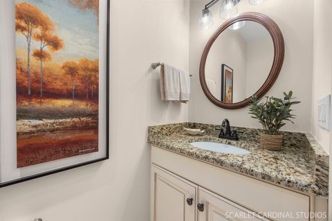 Tiny photo for 725 Kingsbrook Glen Gln, Glen Ellyn, IL 60137 (MLS # 12485263)