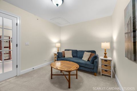 Tiny photo for 725 Kingsbrook Glen Gln, Glen Ellyn, IL 60137 (MLS # 12485263)