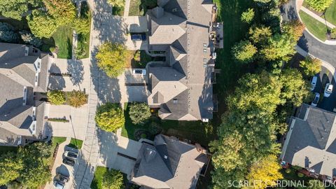 Tiny photo for 725 Kingsbrook Glen Gln, Glen Ellyn, IL 60137 (MLS # 12485263)