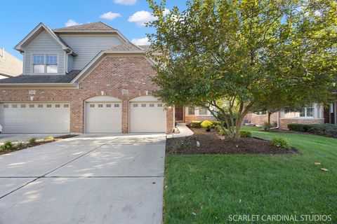 Tiny photo for 725 Kingsbrook Glen Gln, Glen Ellyn, IL 60137 (MLS # 12485263)