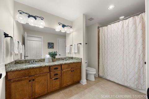 Tiny photo for 725 Kingsbrook Glen Gln, Glen Ellyn, IL 60137 (MLS # 12485263)