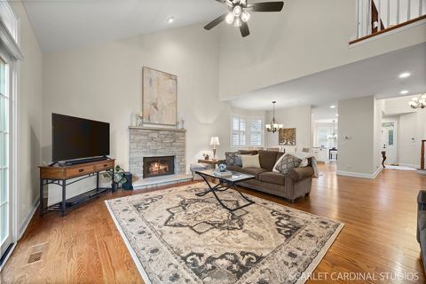 Tiny photo for 725 Kingsbrook Glen Gln, Glen Ellyn, IL 60137 (MLS # 12485263)