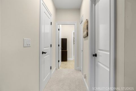 Tiny photo for 725 Kingsbrook Glen Gln, Glen Ellyn, IL 60137 (MLS # 12485263)