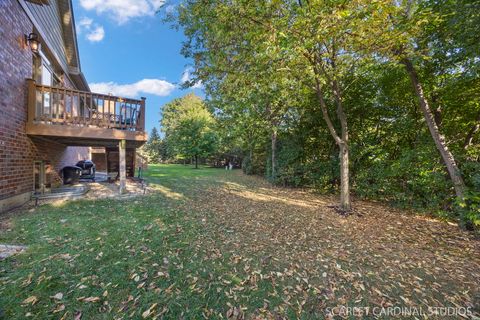 Tiny photo for 725 Kingsbrook Glen Gln, Glen Ellyn, IL 60137 (MLS # 12485263)