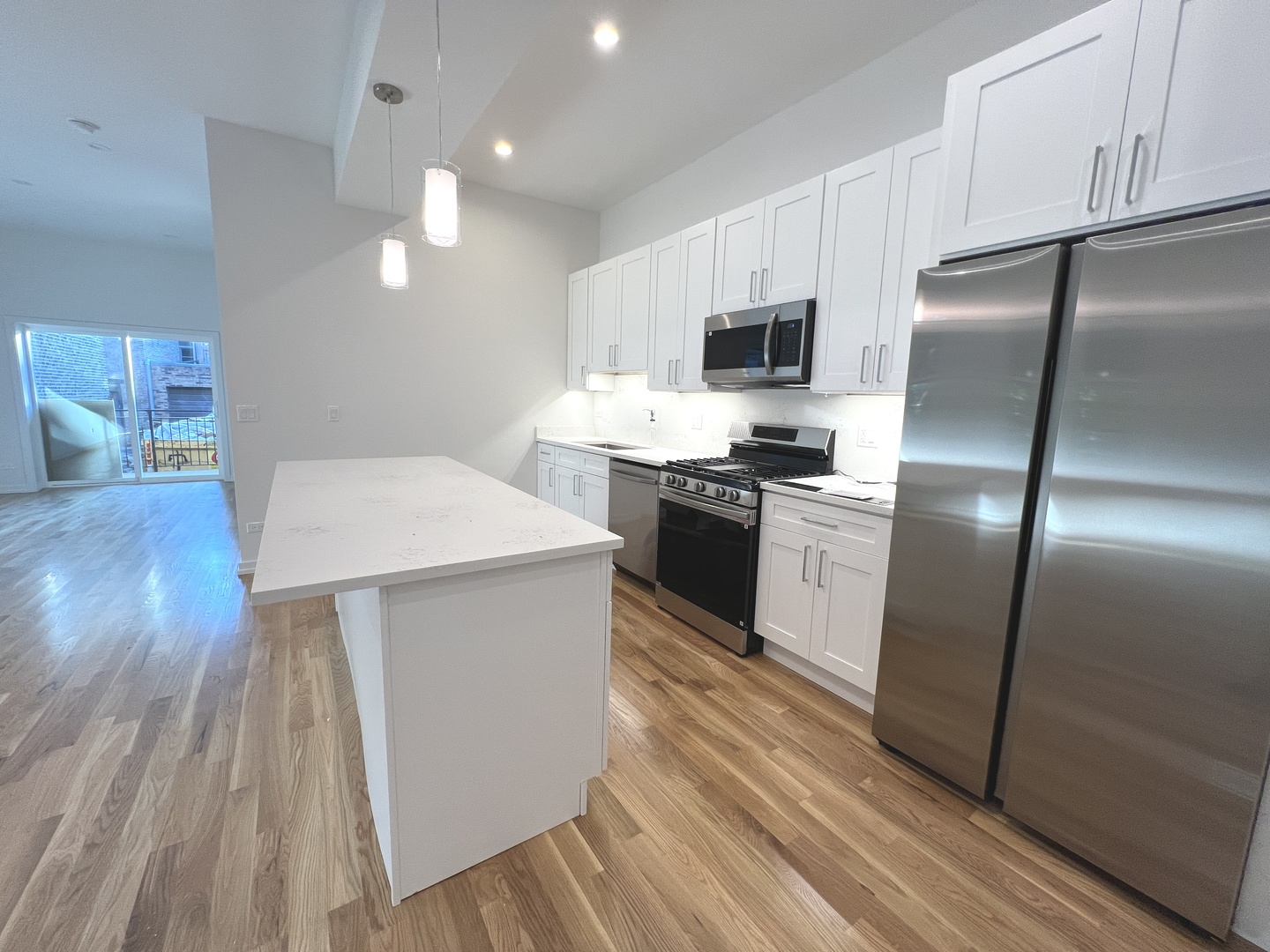 822 N Winchester Avenue 1R