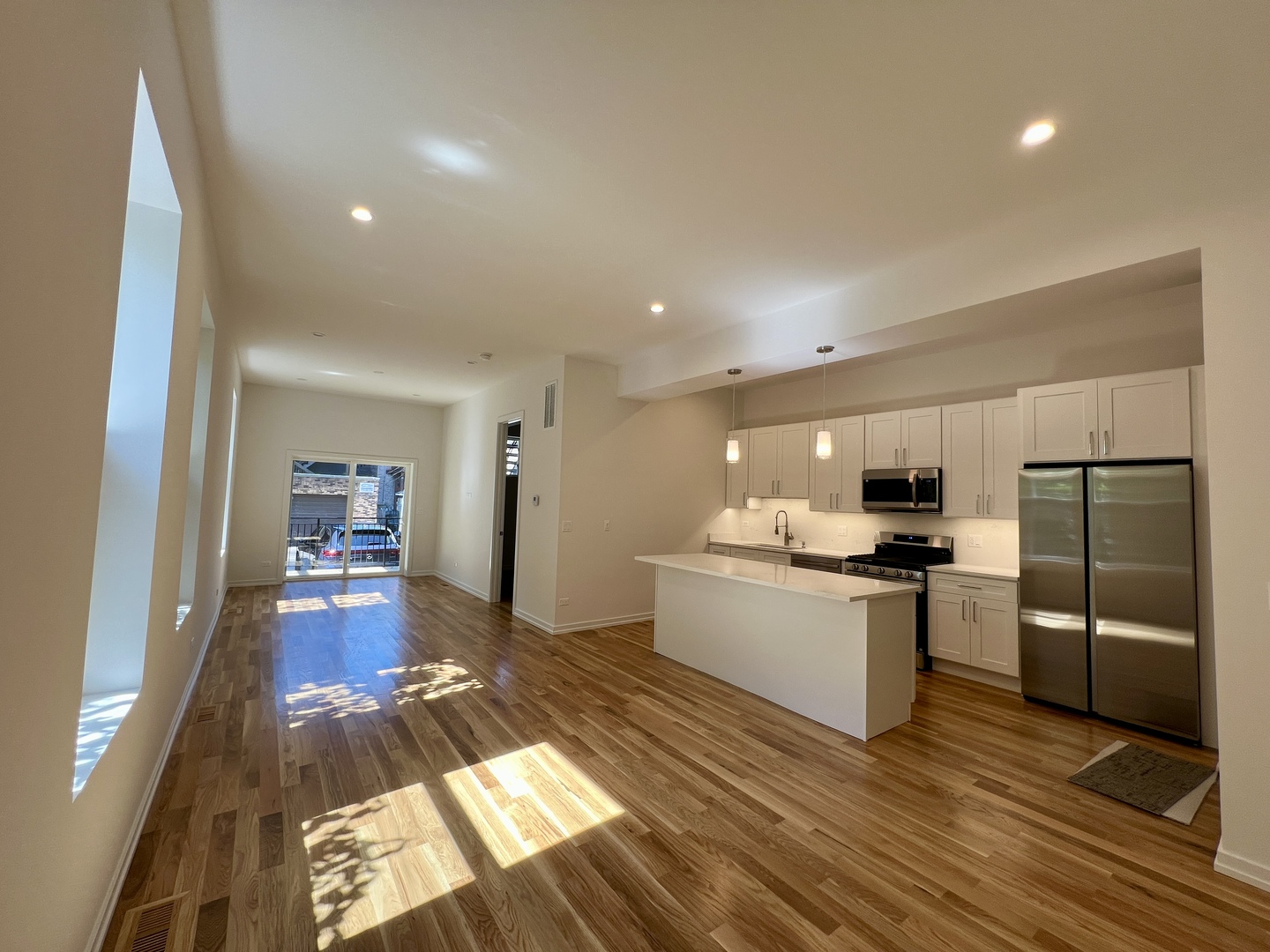 822 N Winchester Avenue 1R