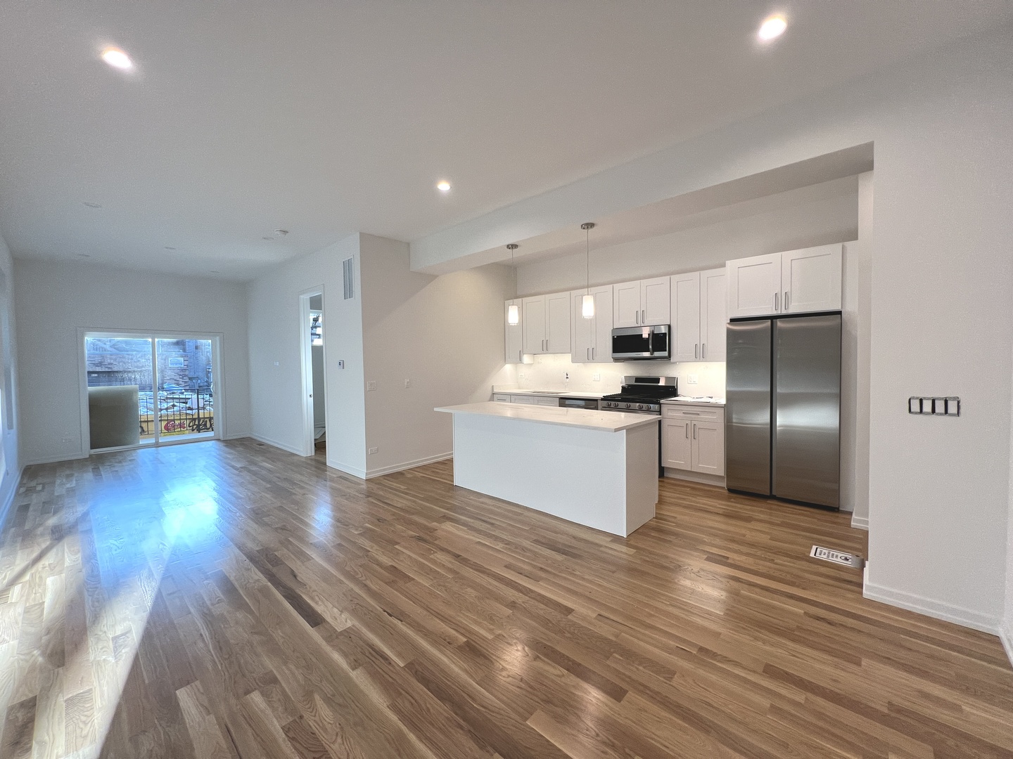 822 N Winchester Avenue 1R