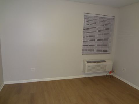 Tiny photo for 2013 Silverstone Drive #2013, Carpentersville, IL 60110 (MLS # 12529027)