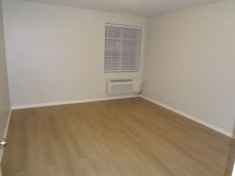 Tiny photo for 2013 Silverstone Drive #2013, Carpentersville, IL 60110 (MLS # 12529027)