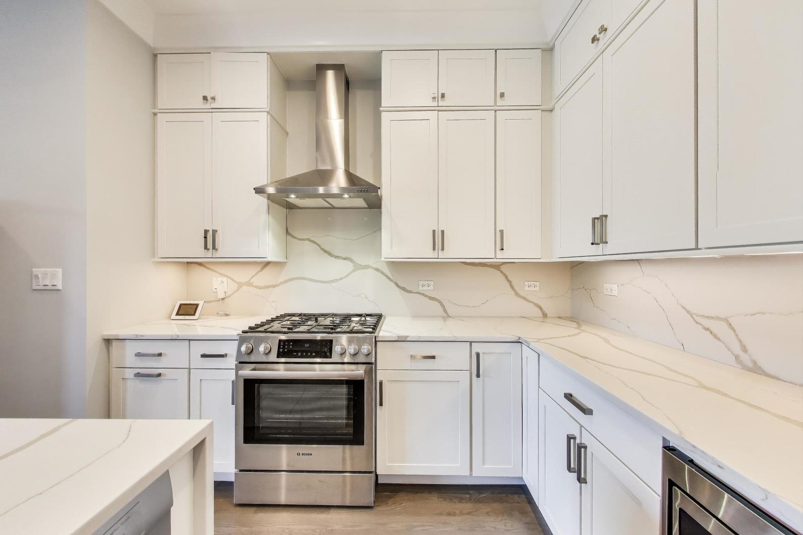 5748 N Hermitage Avenue 206