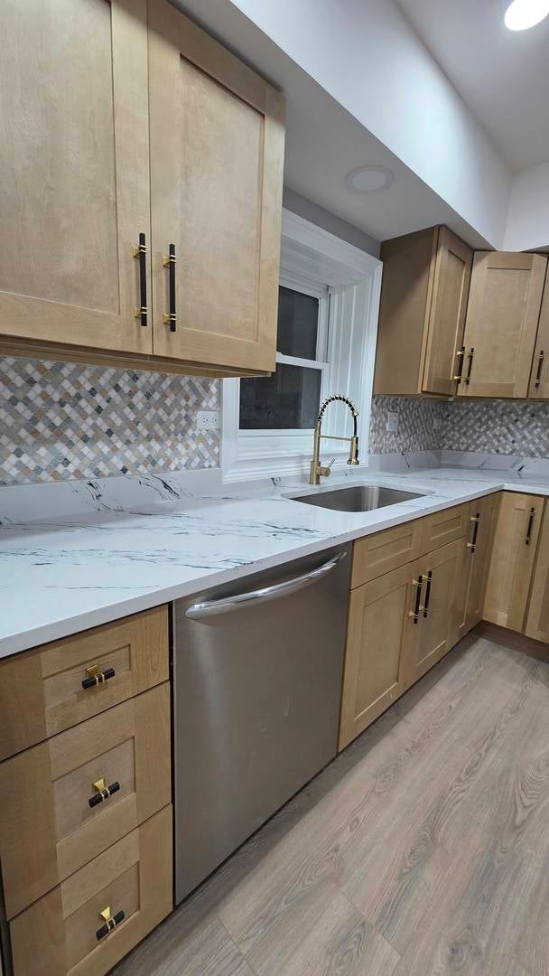 1442 W Chestnut Street G