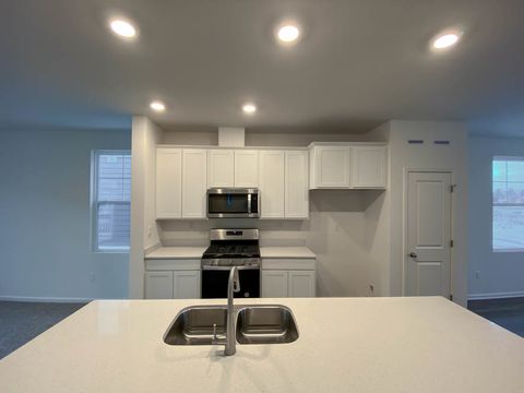 Tiny photo for 561 yosemite Way, Mundelein, IL 60060 (MLS # 12536221)