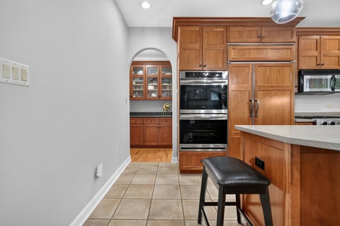 Tiny photo for 13701 Oak Tree Lane, Lemont, IL 60439 (MLS # 12746313)