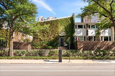 Photo of 68 W Schiller Street, Chicago, IL 60610 (MLS # 12778525)