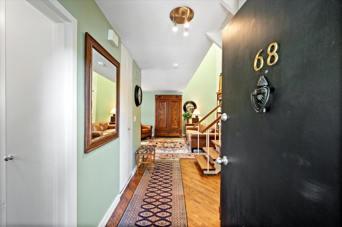 68 W Schiller Street