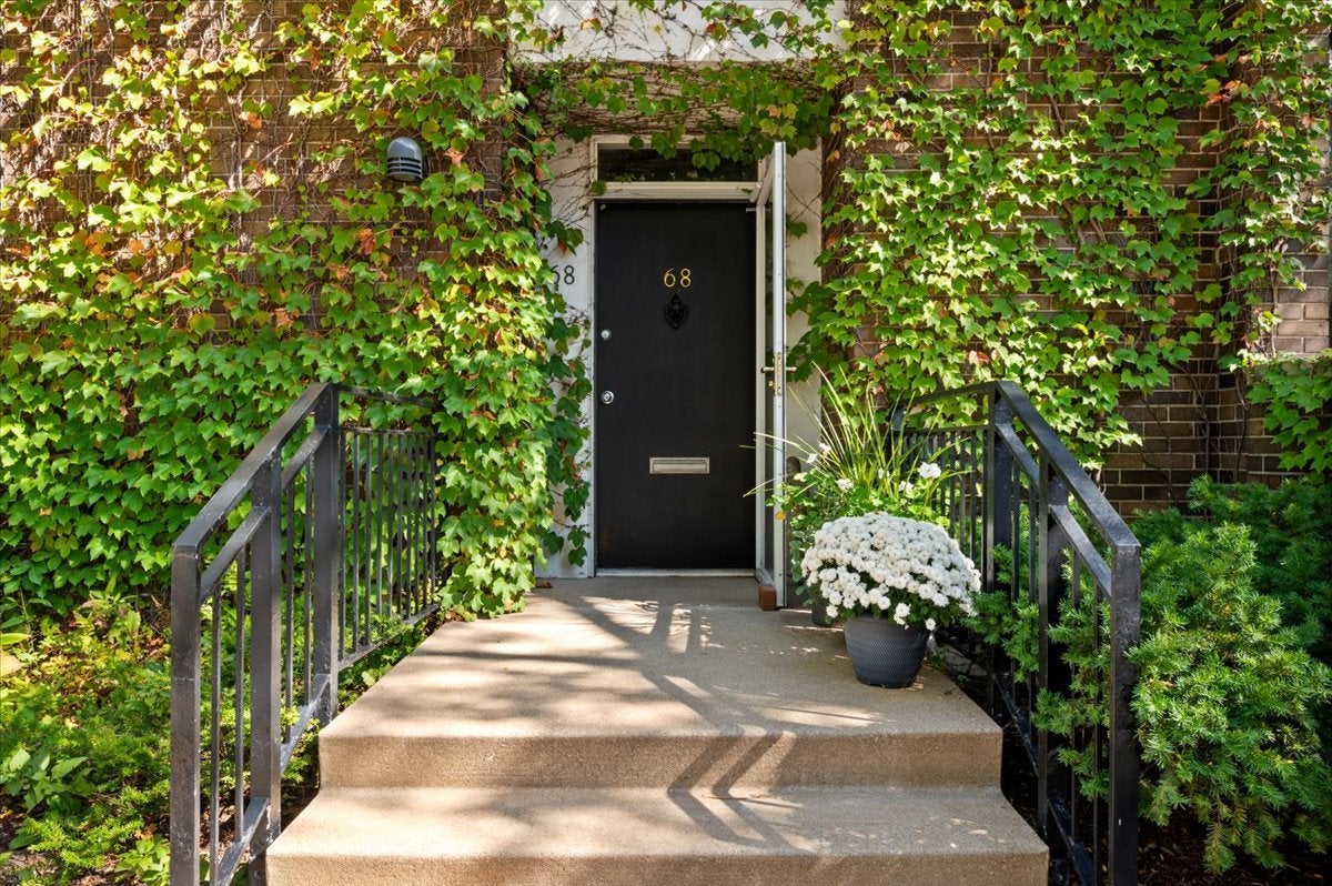 68 W Schiller Street