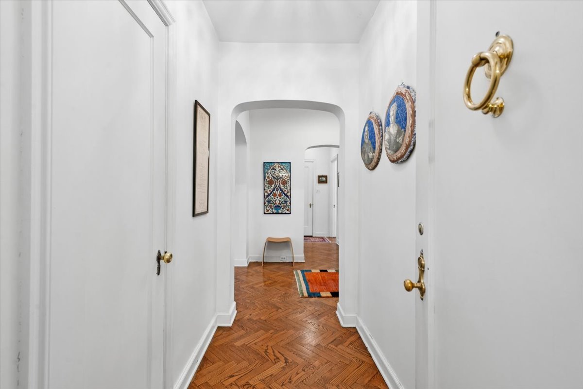 421 W MELROSE Street 6C