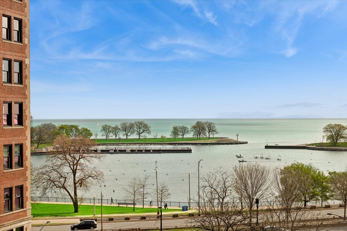 421 W MELROSE Street 6C