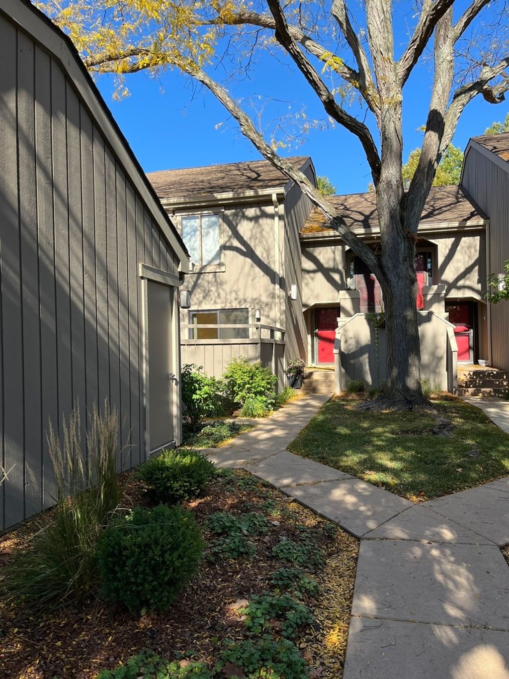 Photo for 315 Bluff Court #C, Lake Barrington, IL 60010 (MLS # 12495458)