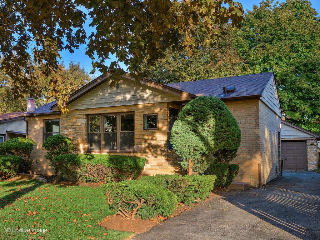 Photo for 1521 Seymour Avenue, North Chicago, IL 60064 (MLS # 12506999)