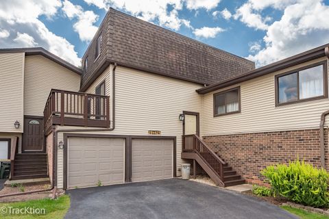 29W425 THORNWOOD Lane Warrenville IL 60555