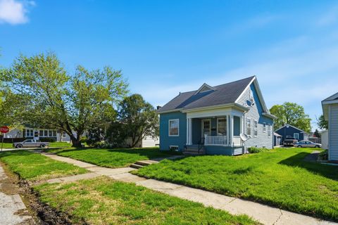 Tiny photo for 1908 24th Street, Moline, IL 61265 (MLS # 12621975)