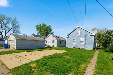 Tiny photo for 1908 24th Street, Moline, IL 61265 (MLS # 12621975)
