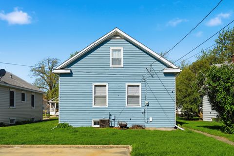 Tiny photo for 1908 24th Street, Moline, IL 61265 (MLS # 12621975)