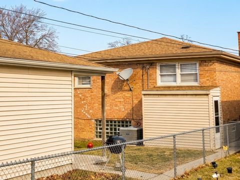 Tiny photo for 2605 W 83rd Place, Chicago, IL 60652 (MLS # 12578673)