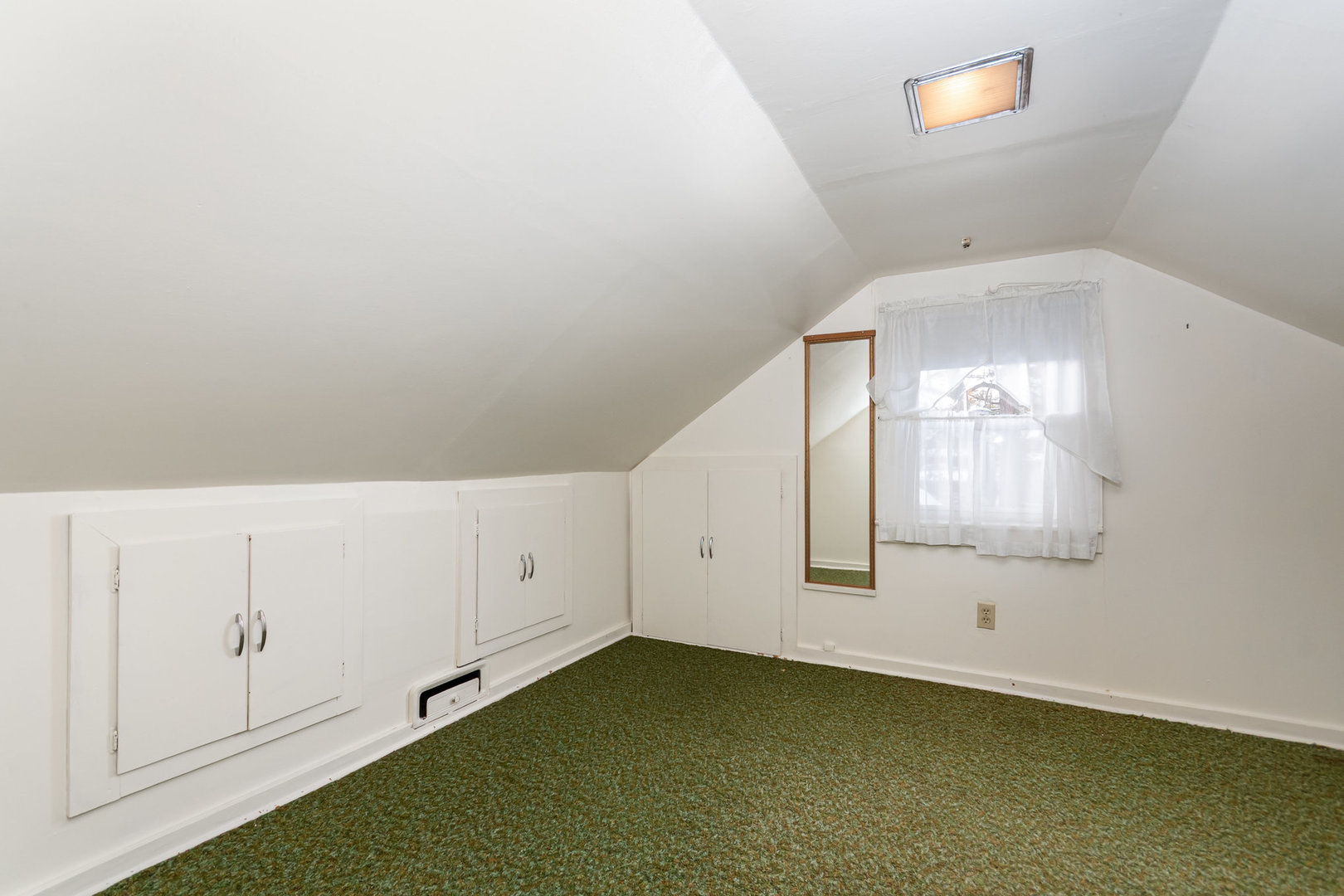 Palos Hills, Illinois 60465, United States, 5 Bedrooms Bedrooms, ,2 BathroomsBathrooms,Residential,Active,252475