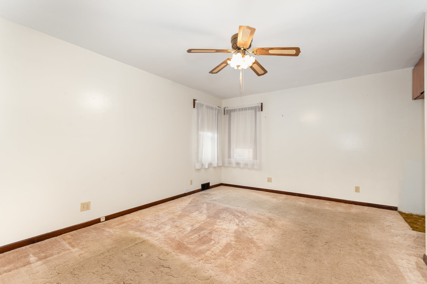 Palos Hills, Illinois 60465, United States, 5 Bedrooms Bedrooms, ,2 BathroomsBathrooms,Residential,Active,252475