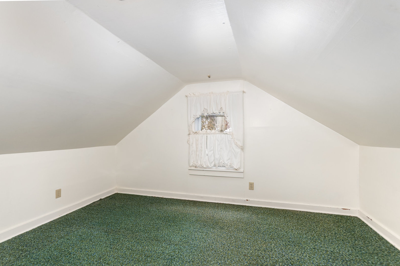 Palos Hills, Illinois 60465, United States, 5 Bedrooms Bedrooms, ,2 BathroomsBathrooms,Residential,Active,252475