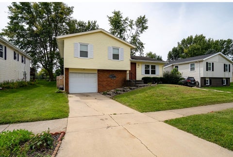 Photo of 2213 Clearwater Avenue, Bloomington, IL 61704 (MLS # 12745107)
