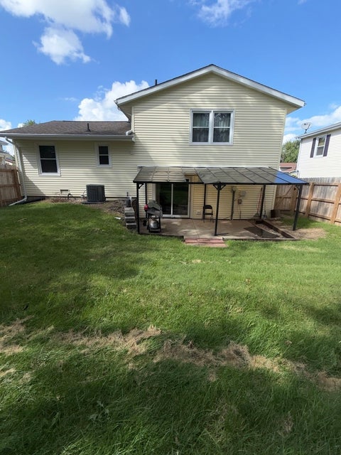 Tiny photo for 2213 Clearwater Avenue, Bloomington, IL 61704 (MLS # 12745107)