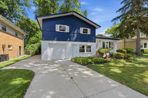 Tiny photo for 10 Linden Avenue, Buffalo Grove, IL 60089 (MLS # 12714711)