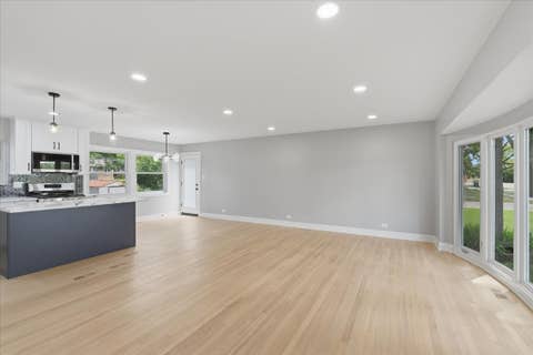 Tiny photo for 10 Linden Avenue, Buffalo Grove, IL 60089 (MLS # 12714711)