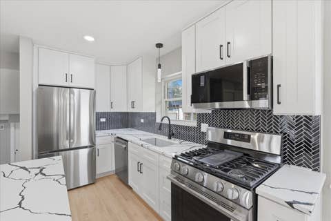 Tiny photo for 10 Linden Avenue, Buffalo Grove, IL 60089 (MLS # 12714711)