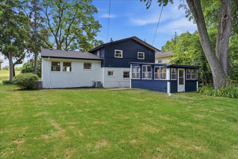 Tiny photo for 10 Linden Avenue, Buffalo Grove, IL 60089 (MLS # 12714711)