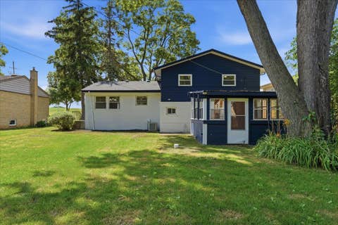 Tiny photo for 10 Linden Avenue, Buffalo Grove, IL 60089 (MLS # 12714711)