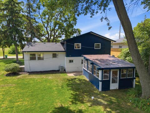 Tiny photo for 10 Linden Avenue, Buffalo Grove, IL 60089 (MLS # 12714711)