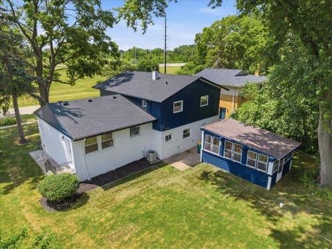 Tiny photo for 10 Linden Avenue, Buffalo Grove, IL 60089 (MLS # 12714711)