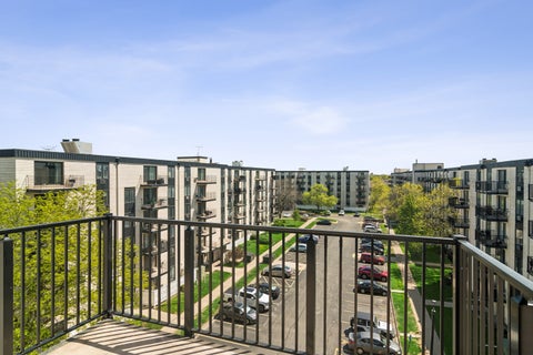 Tiny photo for 9701 N Dee Road #6N, Niles, IL 60714 (MLS # 12637132)