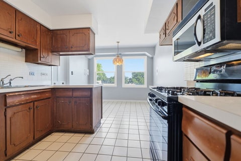 Tiny photo for 1535 Park Avenue #401, River Forest, IL 60305 (MLS # 12771848)