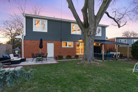 Tiny photo for 334 E Huntington Lane, Elmhurst, IL 60126 (MLS # 12601894)