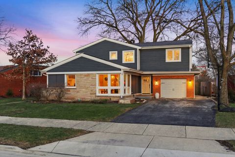 Photo of 334 E Huntington Lane, Elmhurst, IL 60126 (MLS # 12601894)