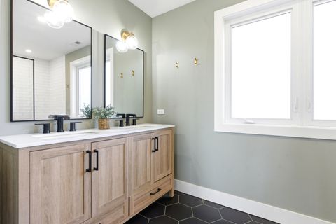 Tiny photo for 334 E Huntington Lane, Elmhurst, IL 60126 (MLS # 12601894)