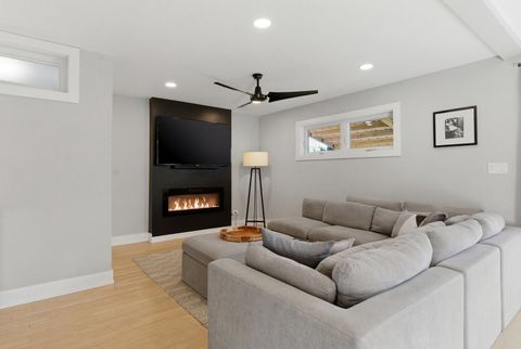 Tiny photo for 334 E Huntington Lane, Elmhurst, IL 60126 (MLS # 12601894)